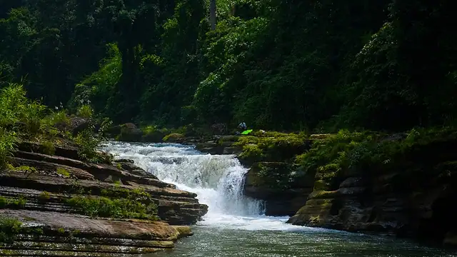 অমিয়াখুম ও সাতভাই খুম