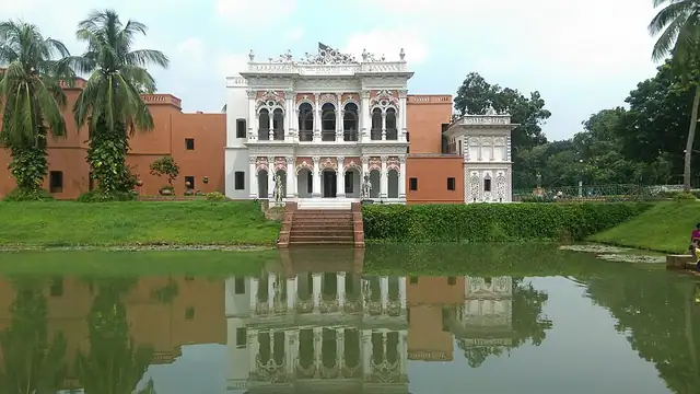 বড় সরদার বাড়ি ও লোকশিল্প জাদুঘর